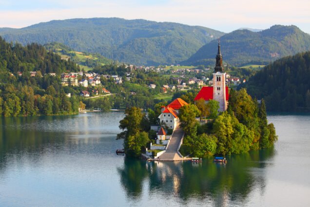 Lago Bled y cueva de Postojna en un día